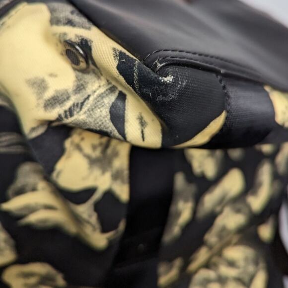 Lululemon Flowin' With My Omies Tote Gym Bag Floral Print Coated Canvas Zipper - Picture 11 of 11